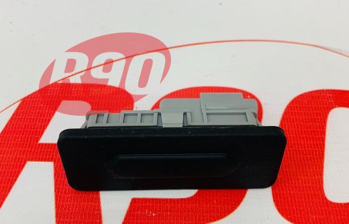 Выключатель (кнопка) замка багажника XRAY, Веста Renault 906069264R